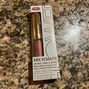 FLOWER mix n’ matte Lip Duo Matte Lipstick & Pearlized Gloss